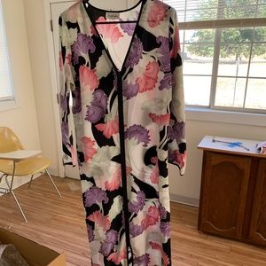 *SOLD* Beautiful kimono Asian-inspired floral vintage zip up robe